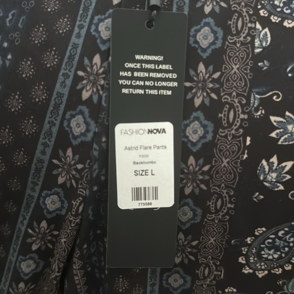 Fashion nova Astrid Flare Pants- Black pattern - Picture 3 of 3